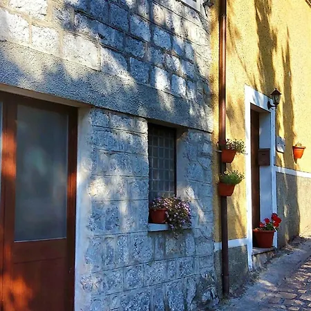 A' Porta I Frustere *